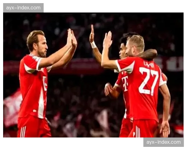 门兴客场3-3科隆，卡斯特罗普双响+闪击马特尔绝平+染红